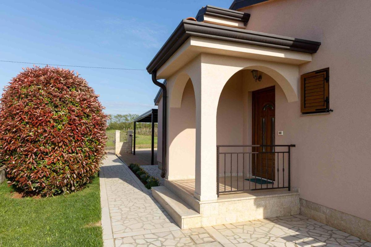 COUNTRY HOUSE NINA - Housity