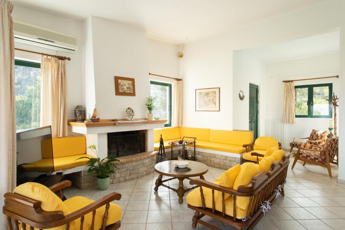 Eleni's House Cozy 2-Bedroom House with Garden - Housity