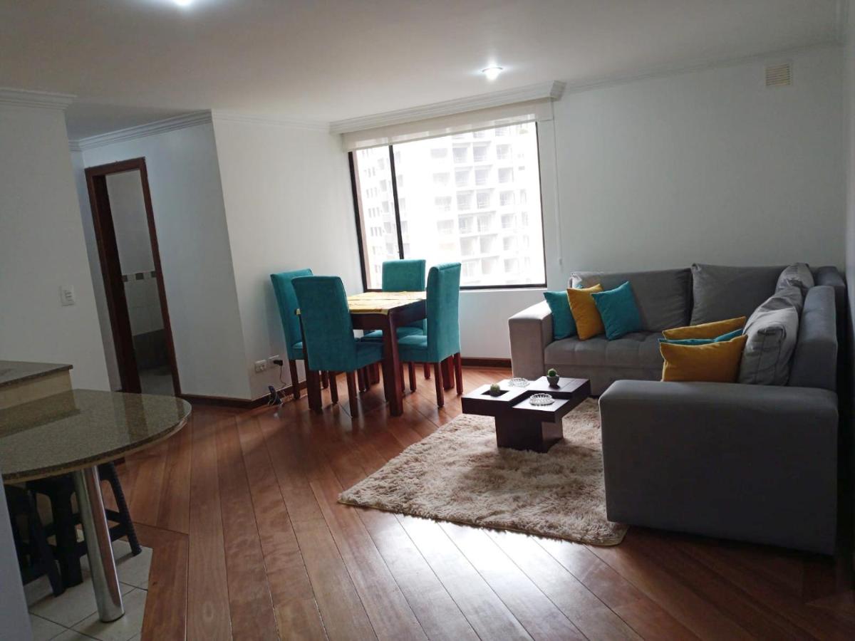Rep Salvador, Quito 2-bedroom condo with parking and Netflix - Hizvo