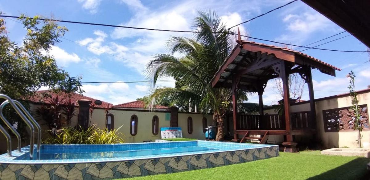 Achutra Muslim Guesthouse (pool) - Housity
