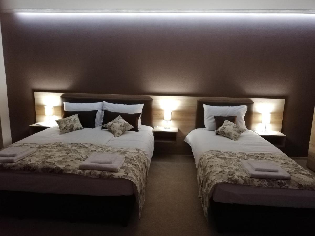 Хотел Бялата роза - Housity