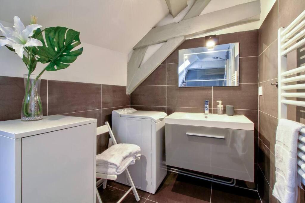 La Mansarde : Cosy et Charme au Centre Historique - Housity