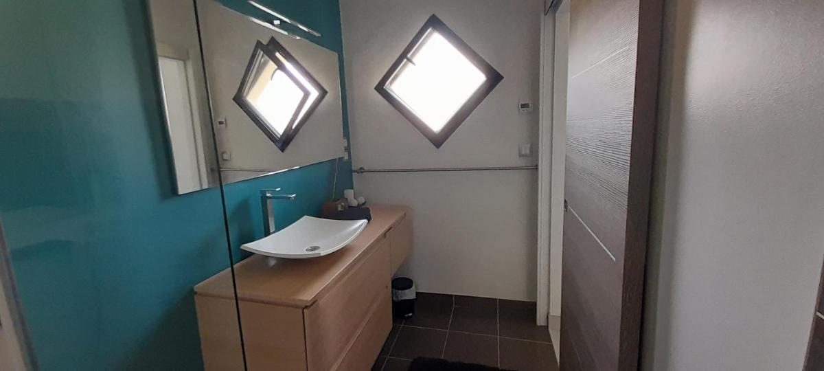 Chambre Privée proche circuit 24h, wi-fi , parking - Housity