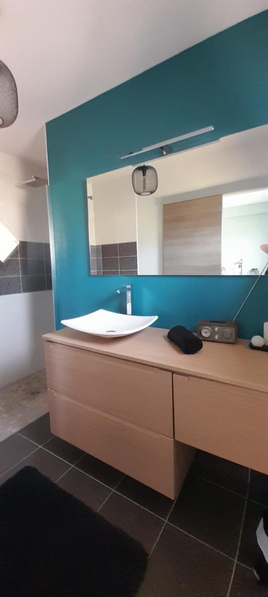 Chambre Privée proche circuit 24h, wi-fi , parking - Housity