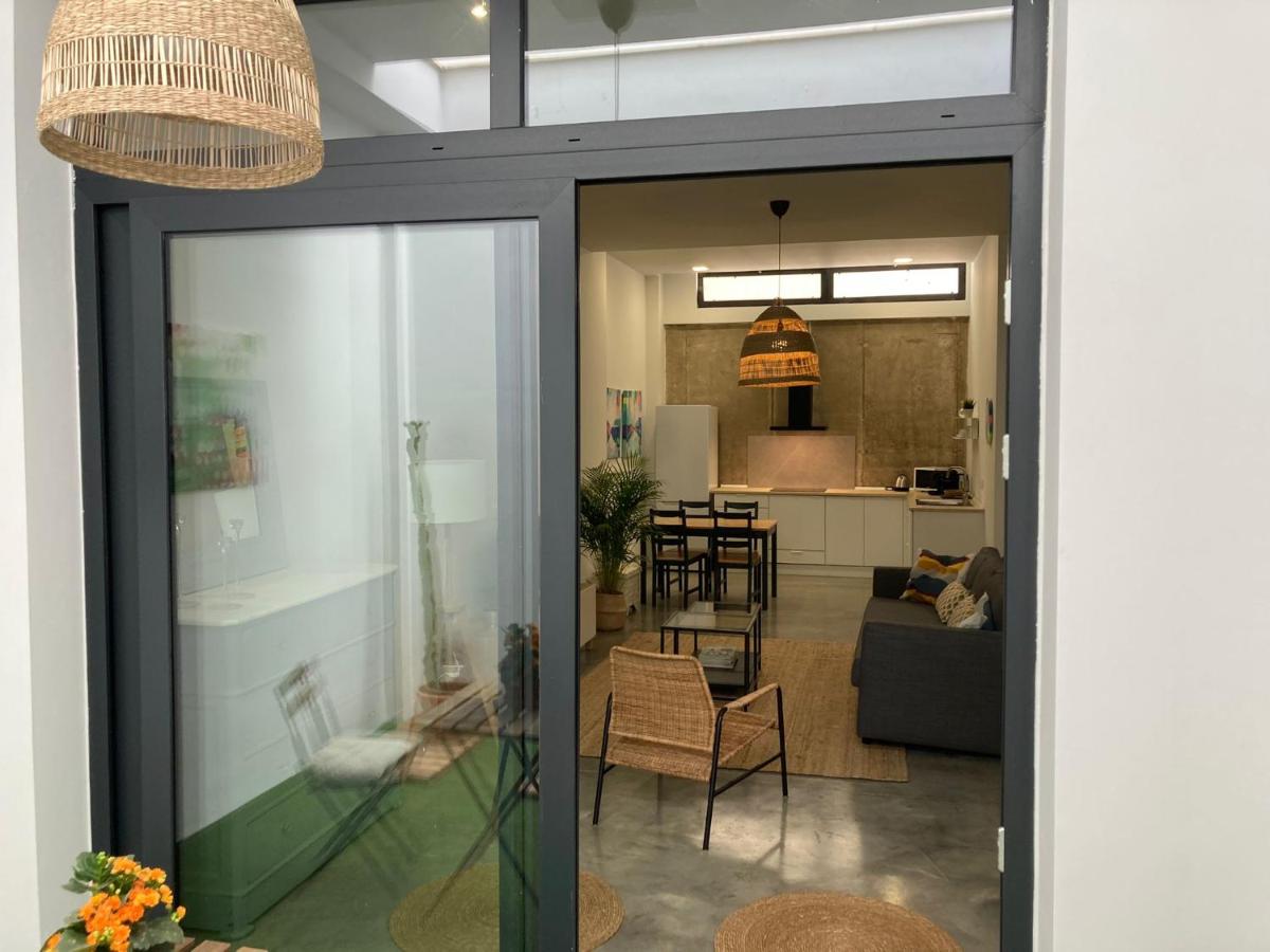 Suitetrails - Acogedor apartamento en semisótano con patio y cerca de la Plaza de España