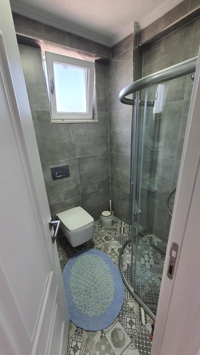 Villa Basaran, Private Villa with Large Heated Swimming Pool in Sapanca - Housity