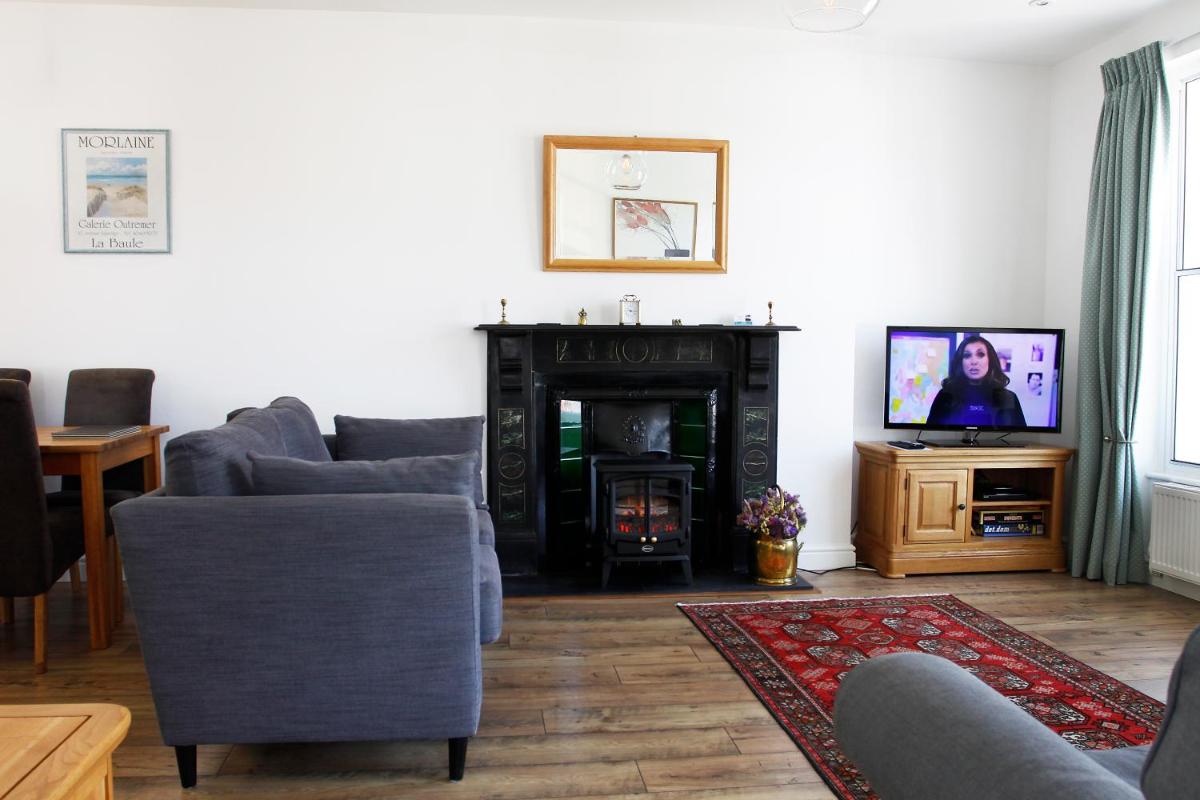 2 Yr Hen Fanc - Housity