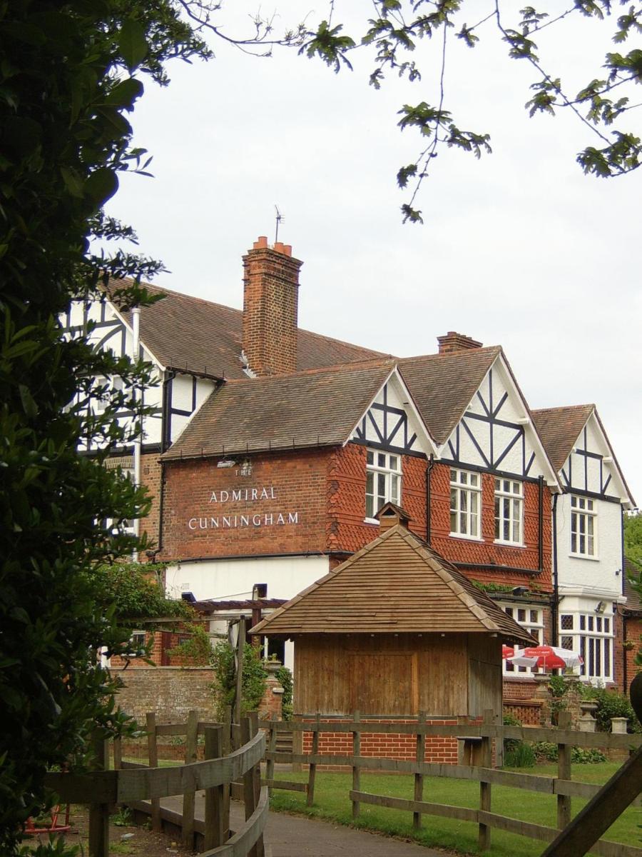 The Admiral Cunningham Hotel - Housity