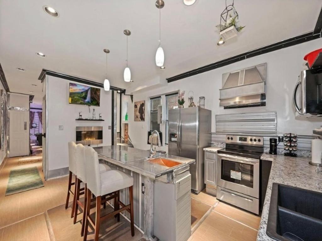 Stylish 4 Bedroom Home Near Philadelphia - Housity