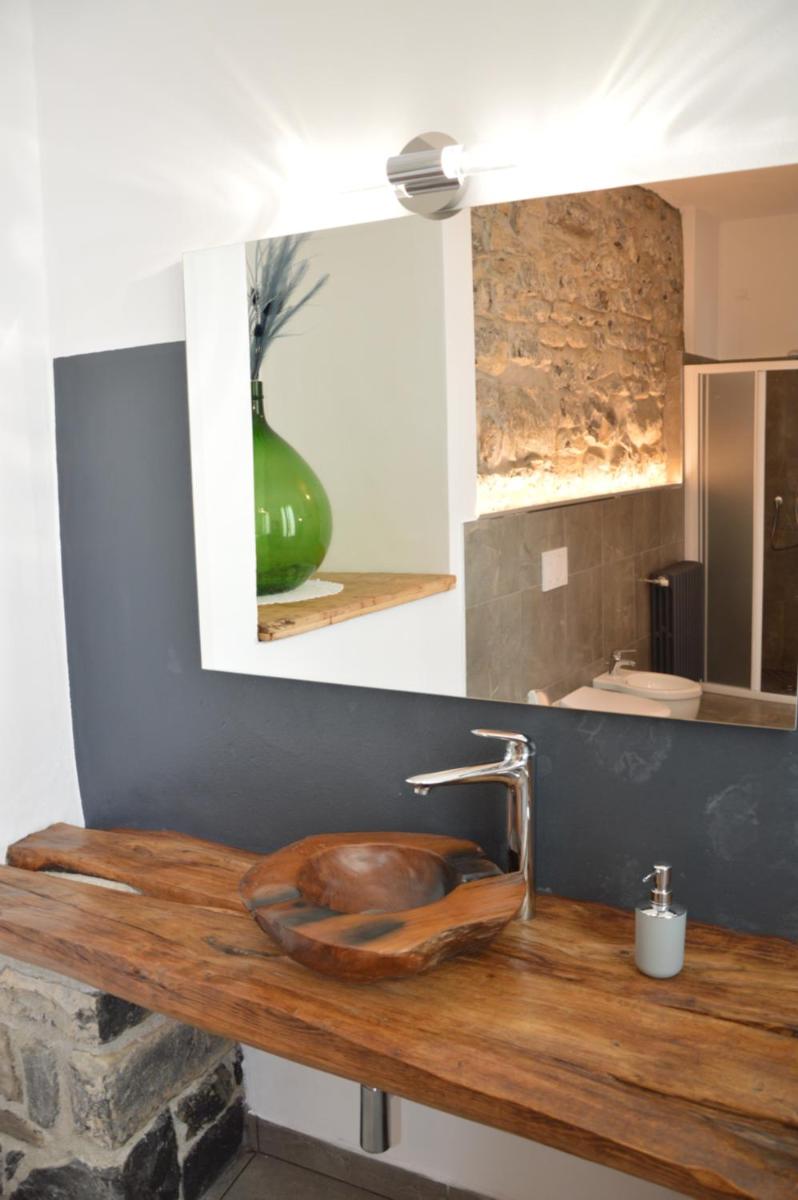 Lescen White Residence - swimming pool - Housity