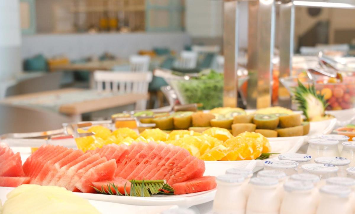 Comida en o cerca de este hotel
