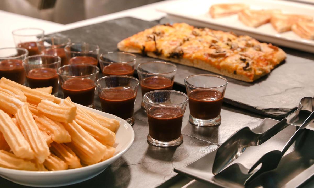 Comida en o cerca de este hotel