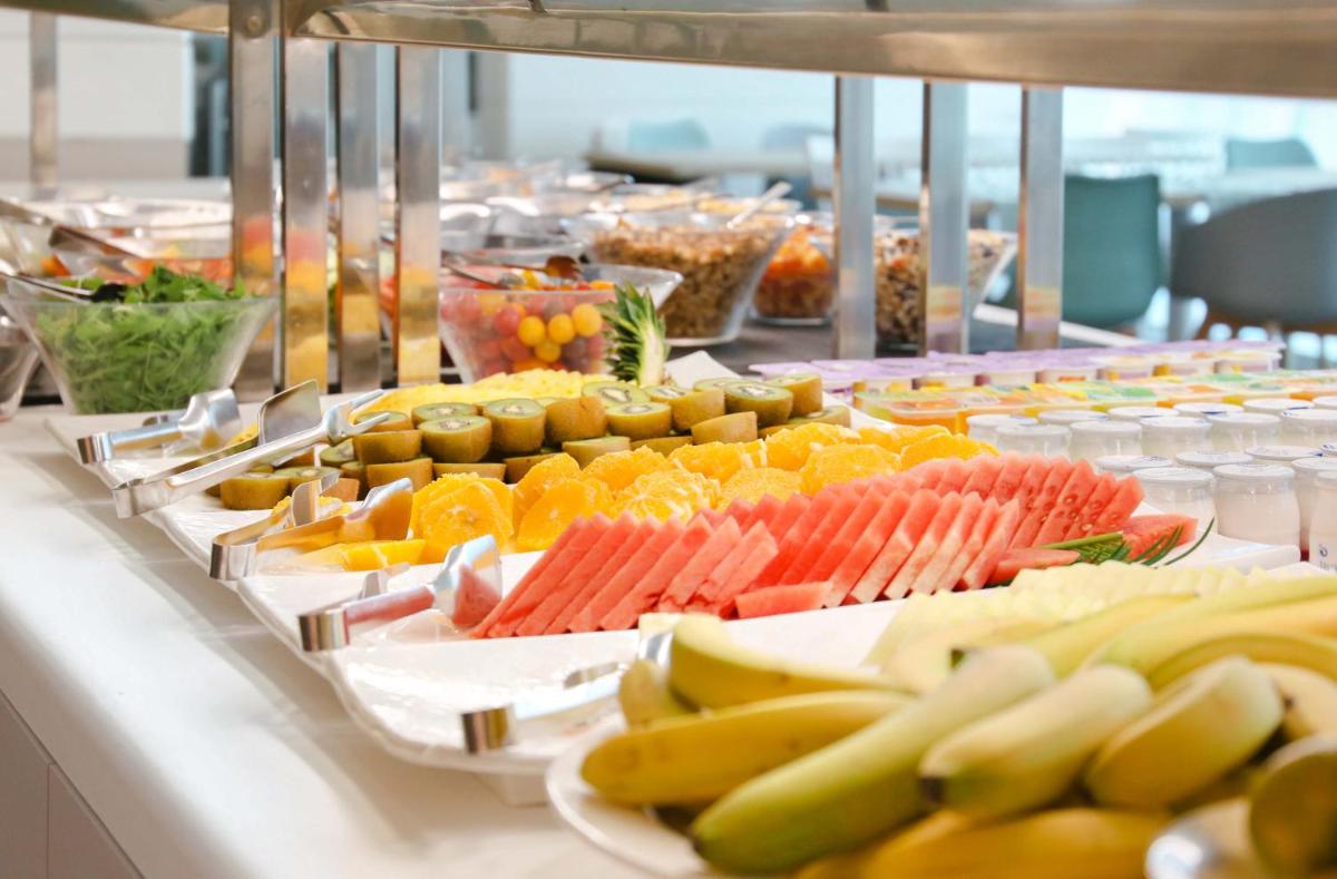 Comida en o cerca de este hotel
