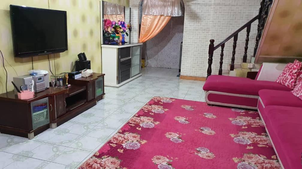 HOMESTAY AINNUR SEMARAK - Housity
