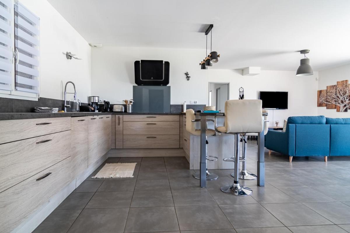 Dathona - Charmante maison avec piscine est jardin - Housity