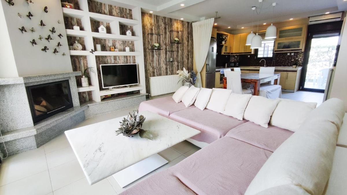 Villa Kristina with Private Patio - Housity