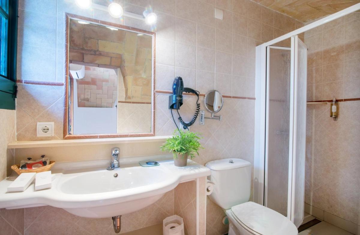 Un baño de Mas Ses Vinyes - Adults Only