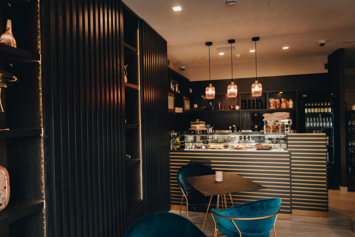 Dock 1 Boutique Hotel - Housity