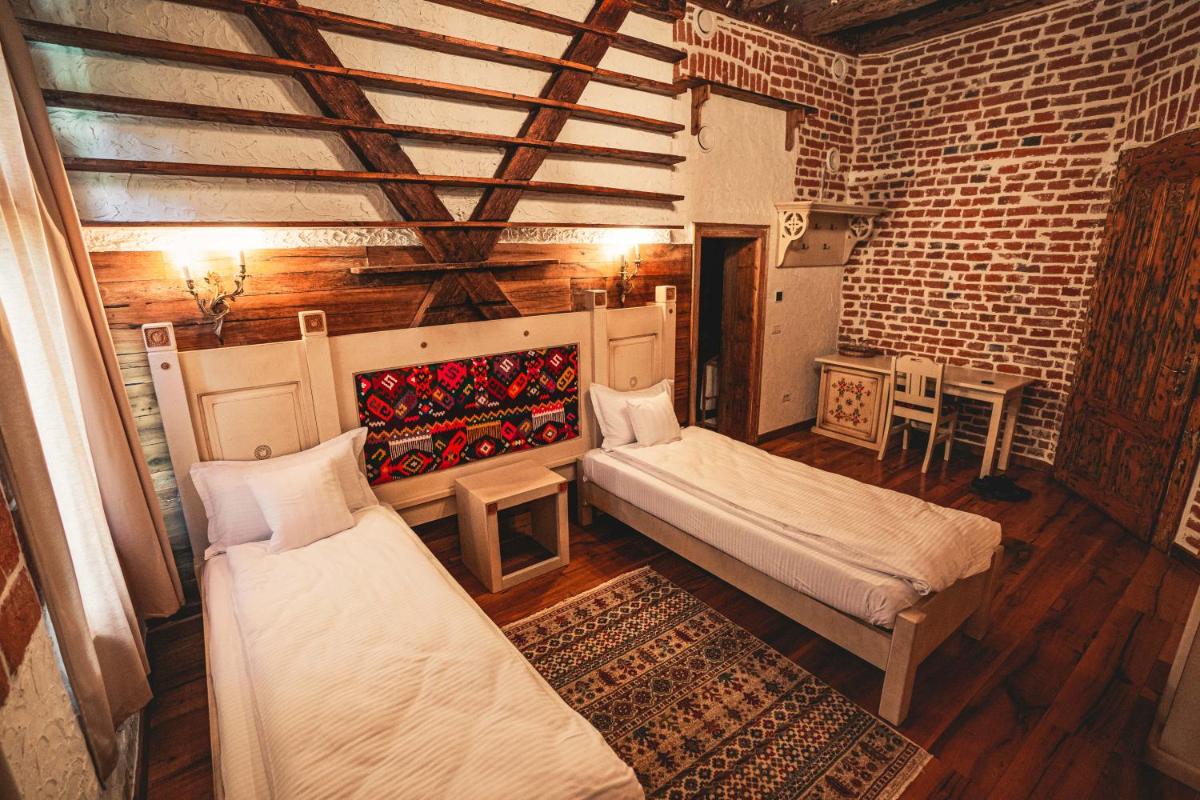 Conacul Sfântul Sava Brancovici - Housity