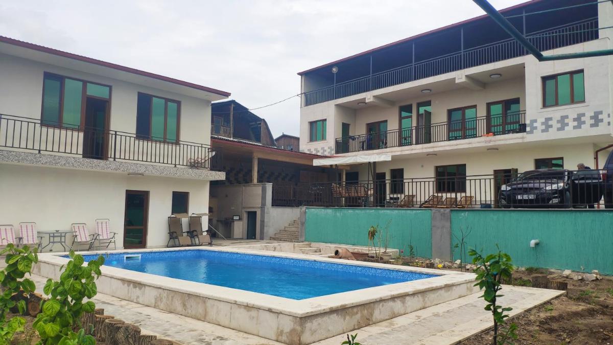 APEX Rest house of 10 rooms and pool - Housity