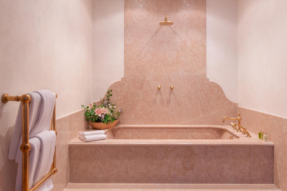 Salle de bains dans l'établissement Château De Riell