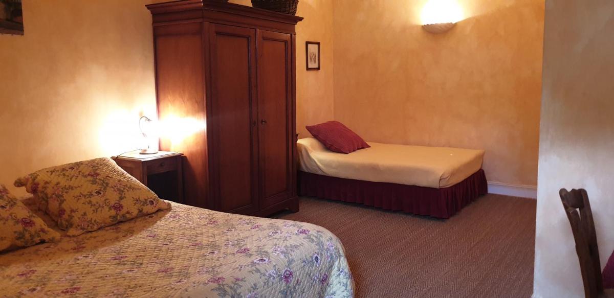 Suitetrails - La Maison prés du ruisseau Chambre jaune