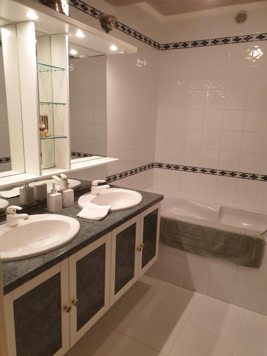 Suitetrails - La Maison prés du ruisseau Chambre jaune