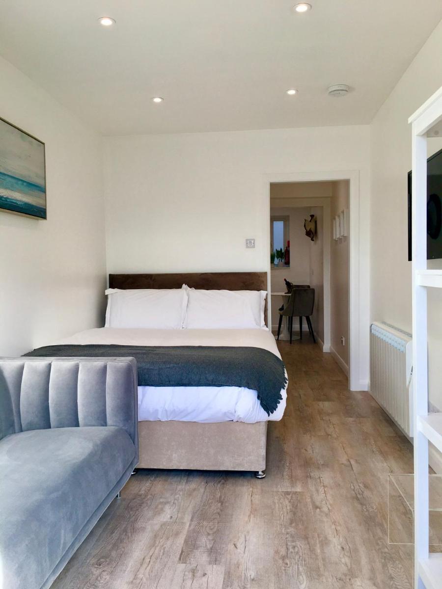 Harbour Top Studio - with parking - Housity