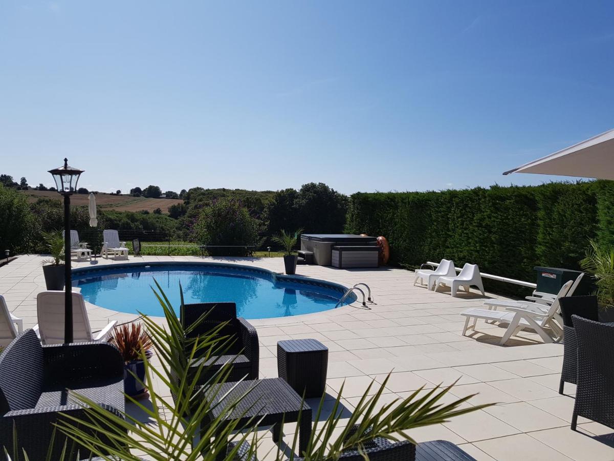 Maroux Vian Country Cottage - Housity