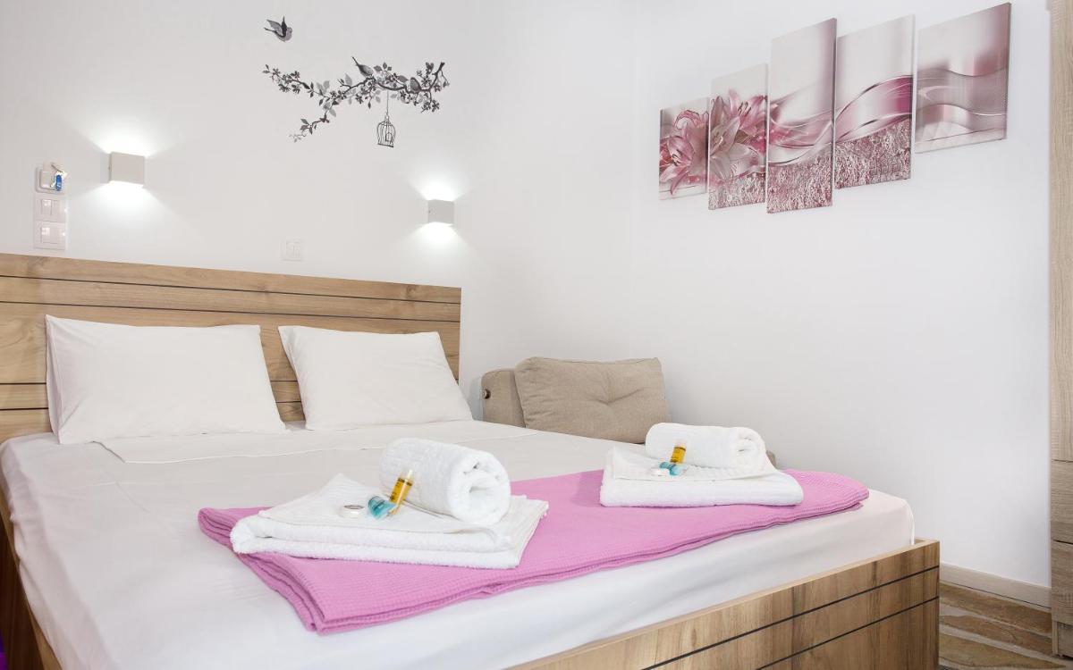 3SSS Bouquet Studios - Housity