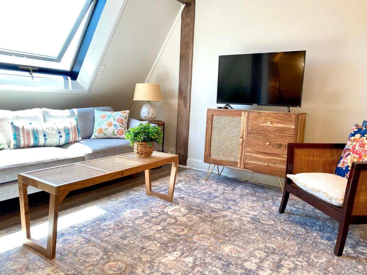Serene Waterfront Studio in Downtown Portsmouth - Hizvo