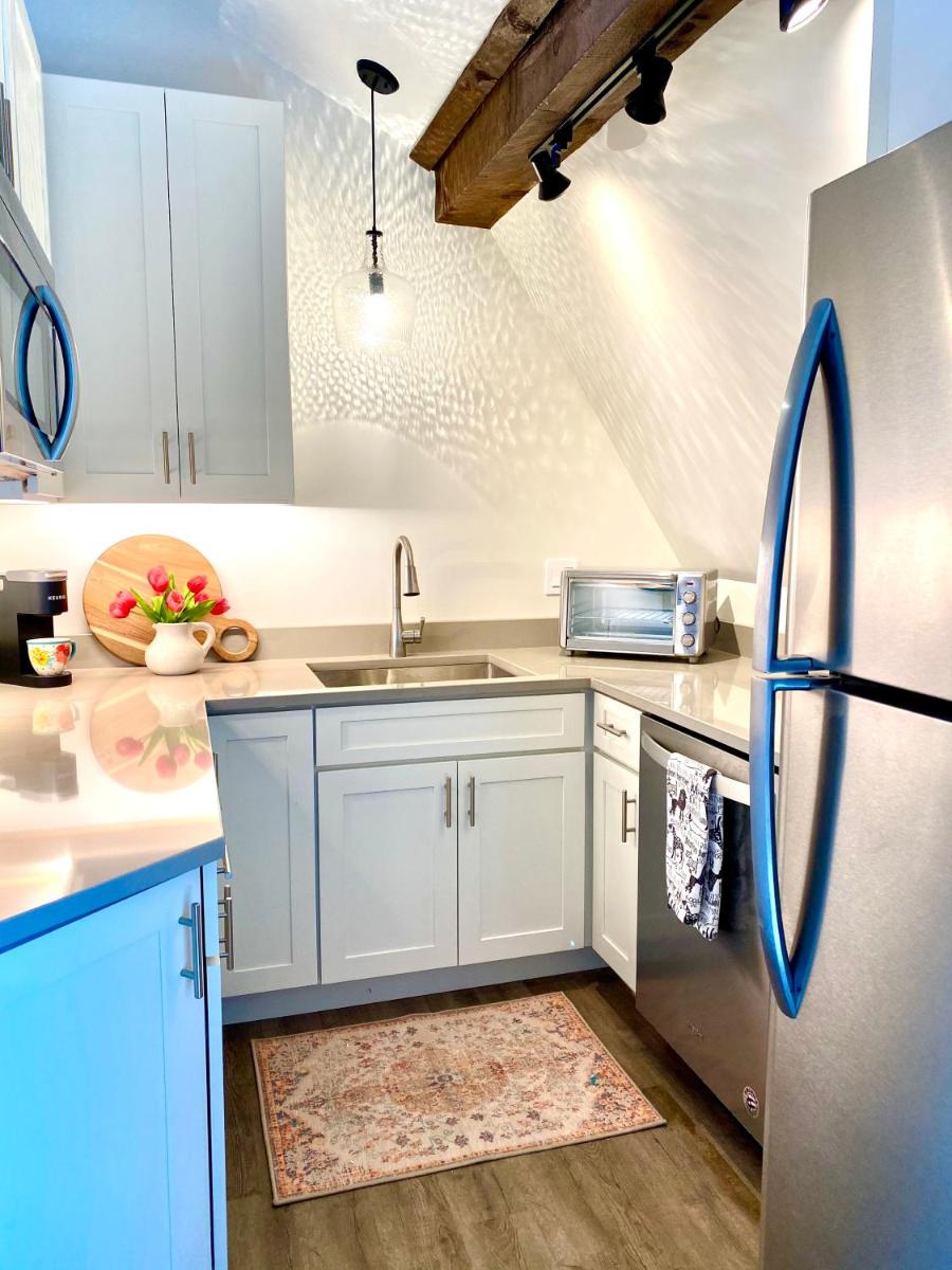 Serene Waterfront Studio in Downtown Portsmouth - Hizvo