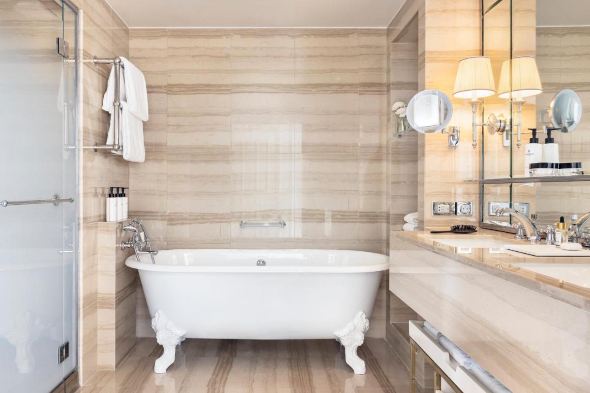 Salle de bains dans l'établissement InterContinental Paris Le Grand by IHG