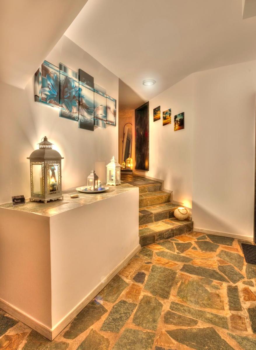 3SSS Bouquet Studios - Housity