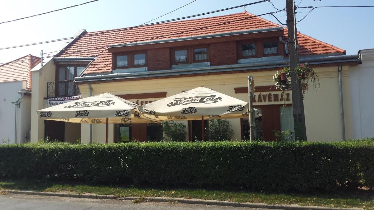 Hanna Szobái - Housity