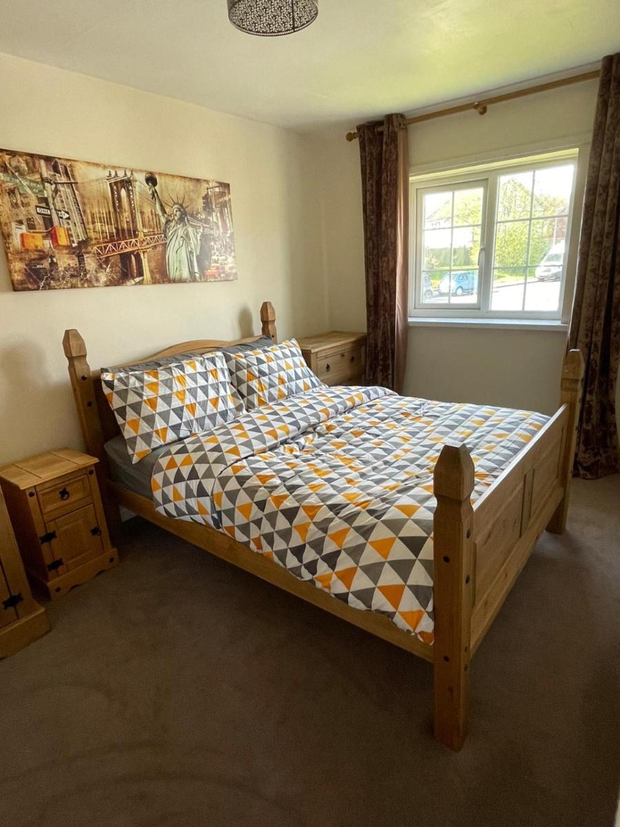 Stunning Beautiful 4-Bed House in South Wales - Housity