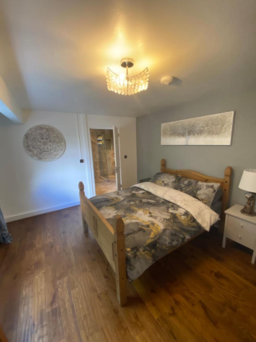 Stunning Beautiful 4-Bed House in South Wales - Housity