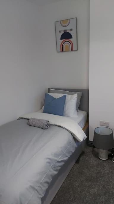 White Shelf Dartford House - Housity