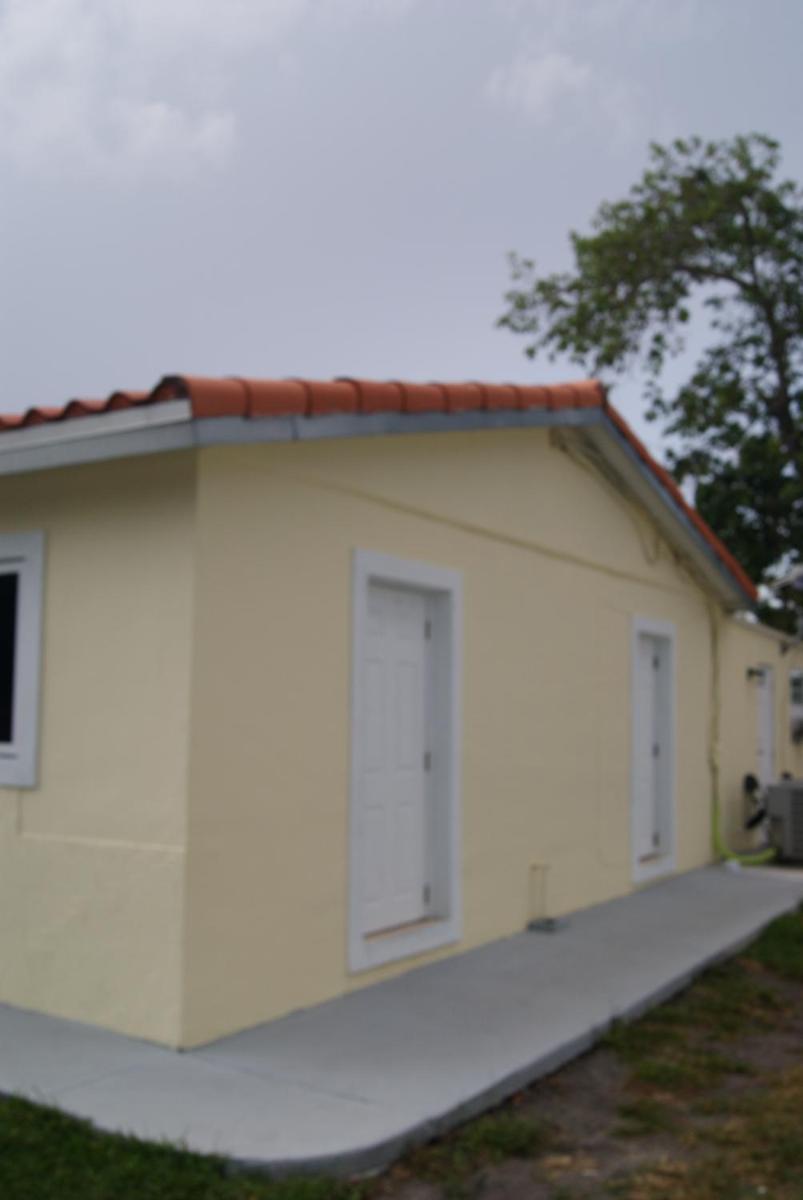 Private Studio two miles from Hard Rock Stadium - Housity
