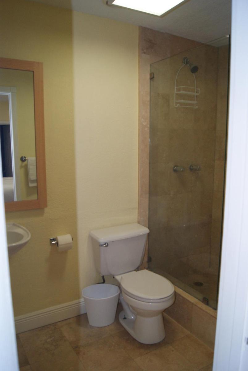 Private Studio two miles from Hard Rock Stadium - Housity