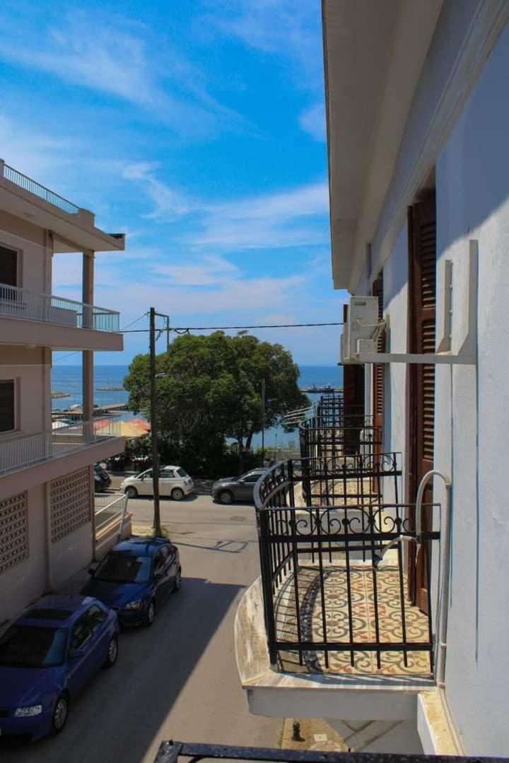 Στρατής - Housity