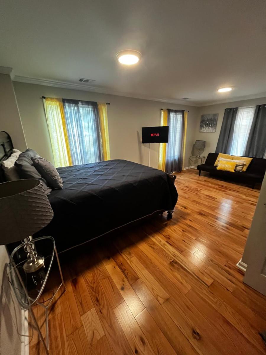 Atlanta Unit 2 Room 1 - Quiet Private Bedroom Private Bathroom Suite - Housity