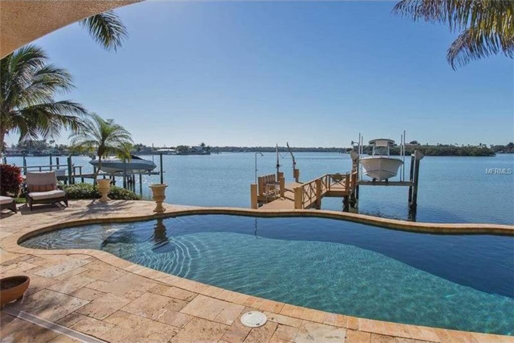 Large Mediterranean Oasis - Water Views & Pool - Housity