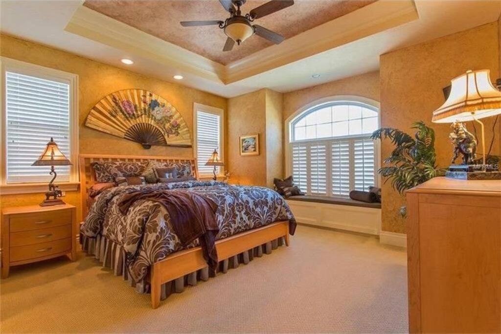 Large Mediterranean Oasis - Water Views & Pool - Housity