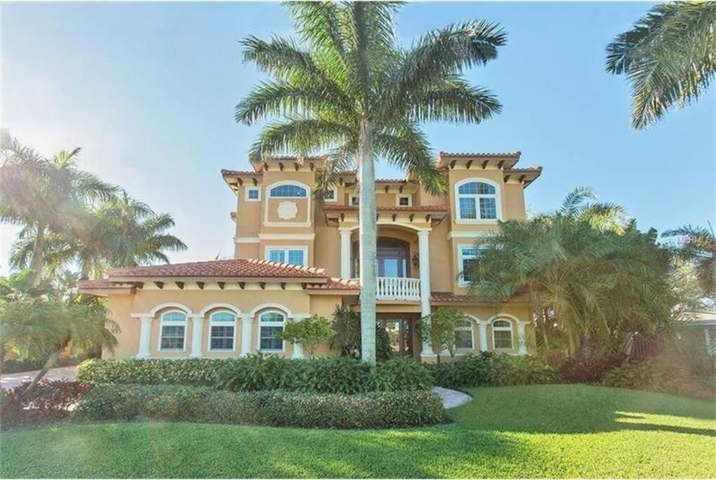 Large Mediterranean Oasis - Water Views & Pool - Housity