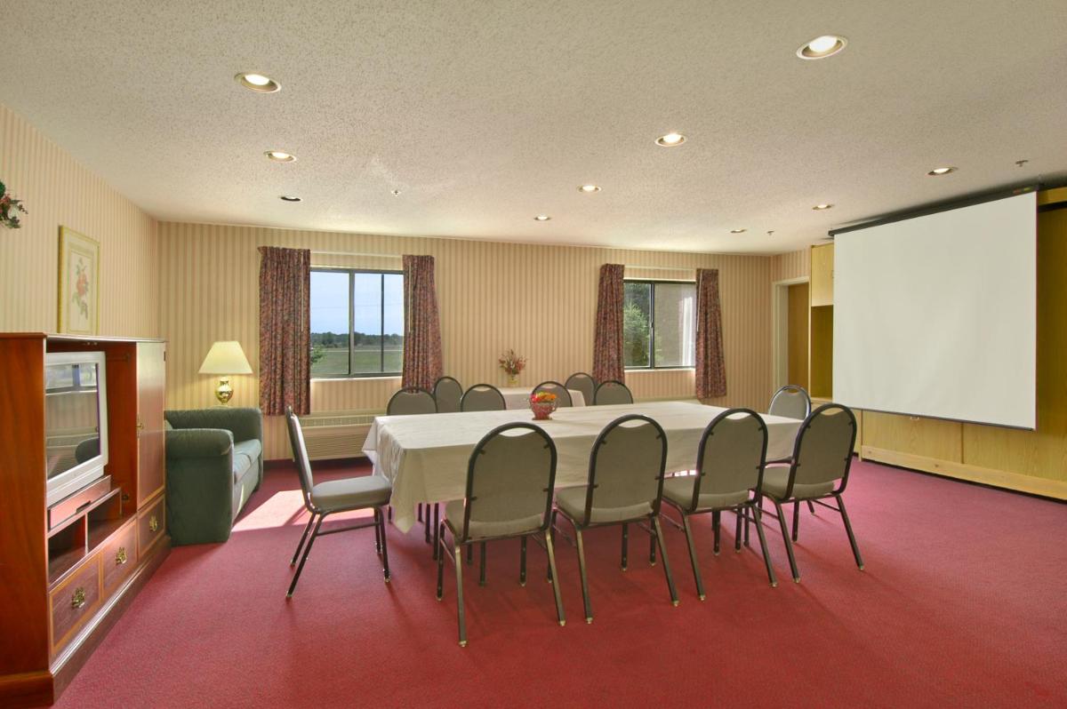 Baymont by Wyndham Muskegon - Housity