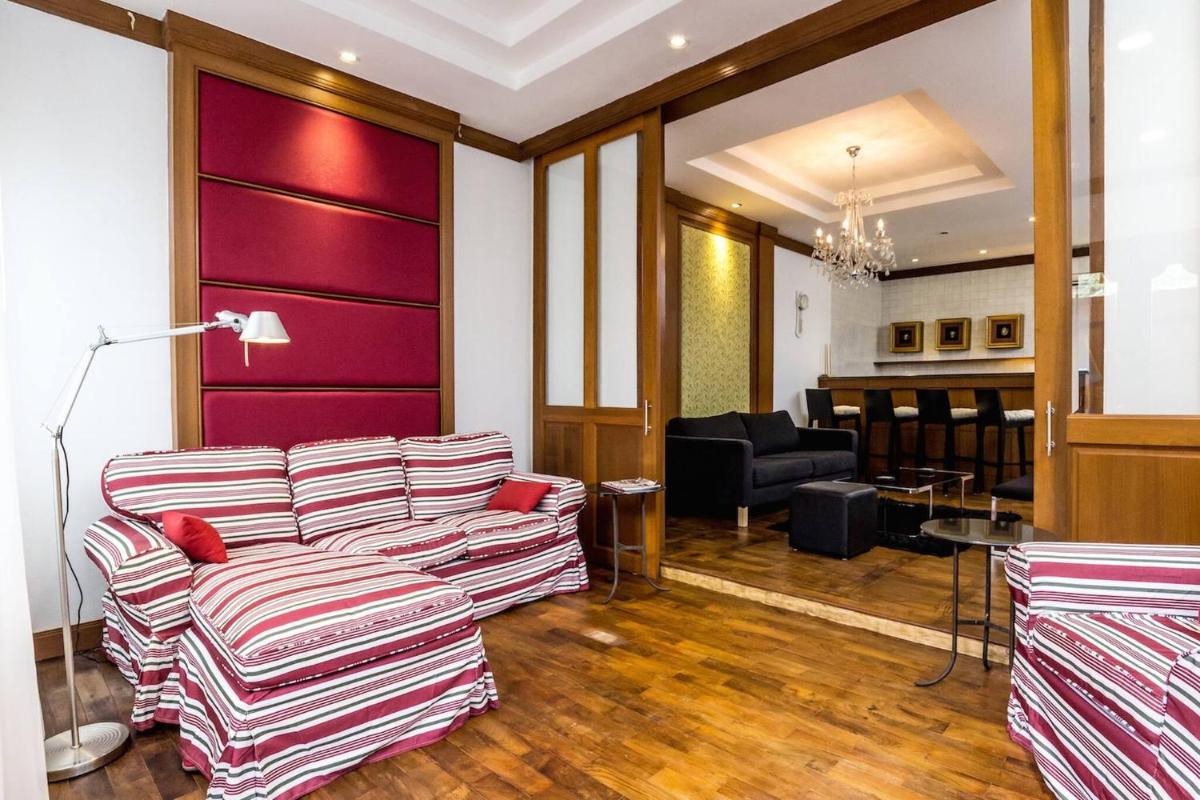 Fabulous Dasiri Townhouse With 5 Bedrooms - Housity
