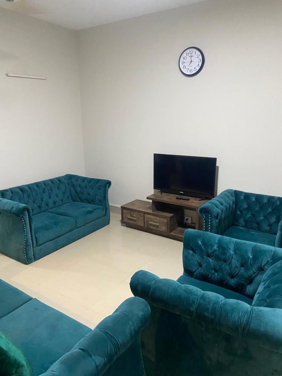 AM's Den - DHA, Two bed Independent Apartment - Housity