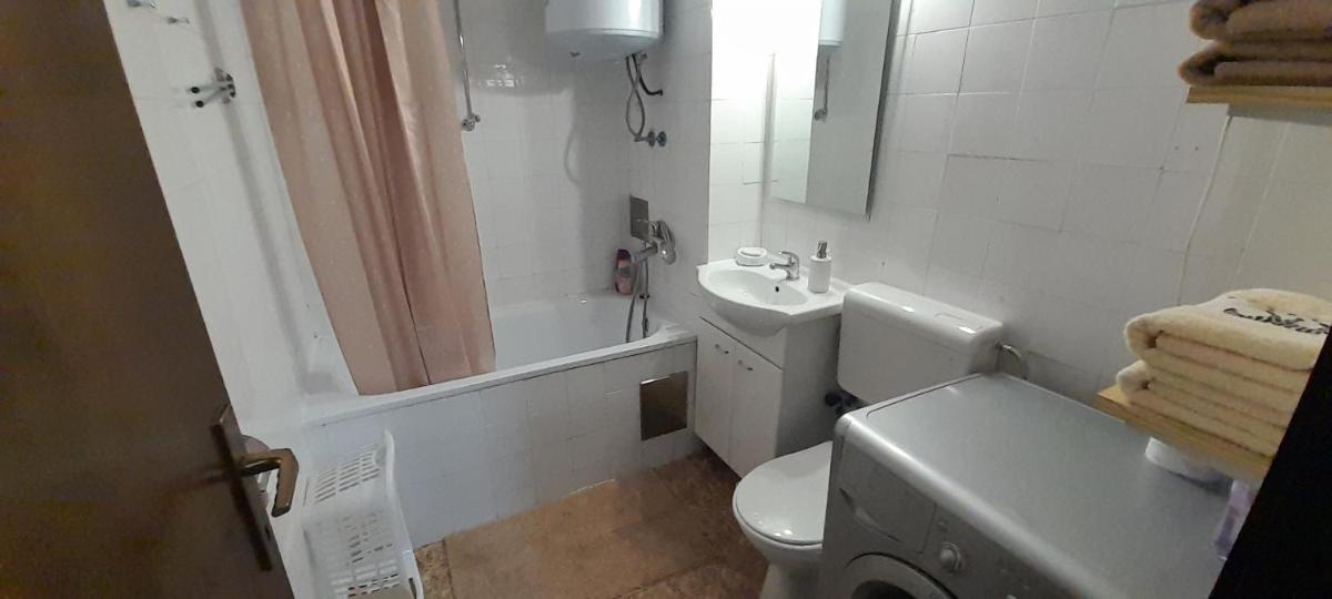 Suitetrails - Cozy and sunny apartment near the airport