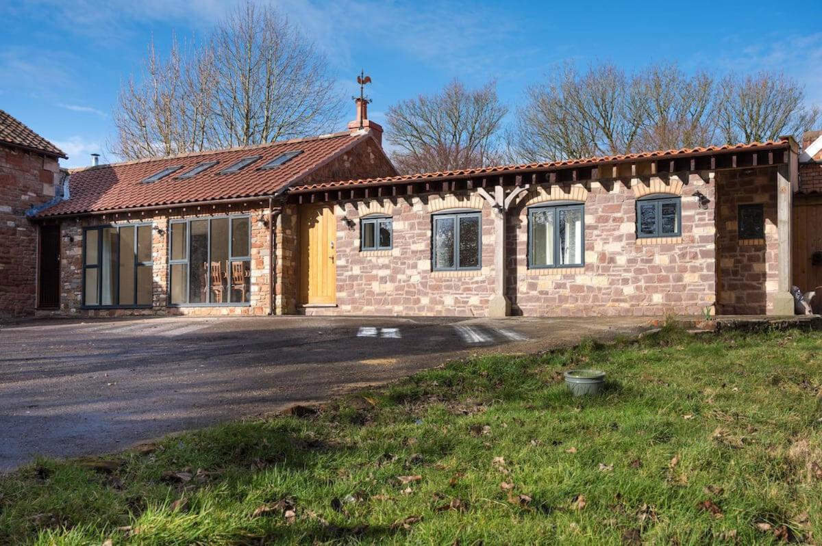 East Wing - a beautifully converted former stable nestled in the picturesque Somerset countryside - Housity